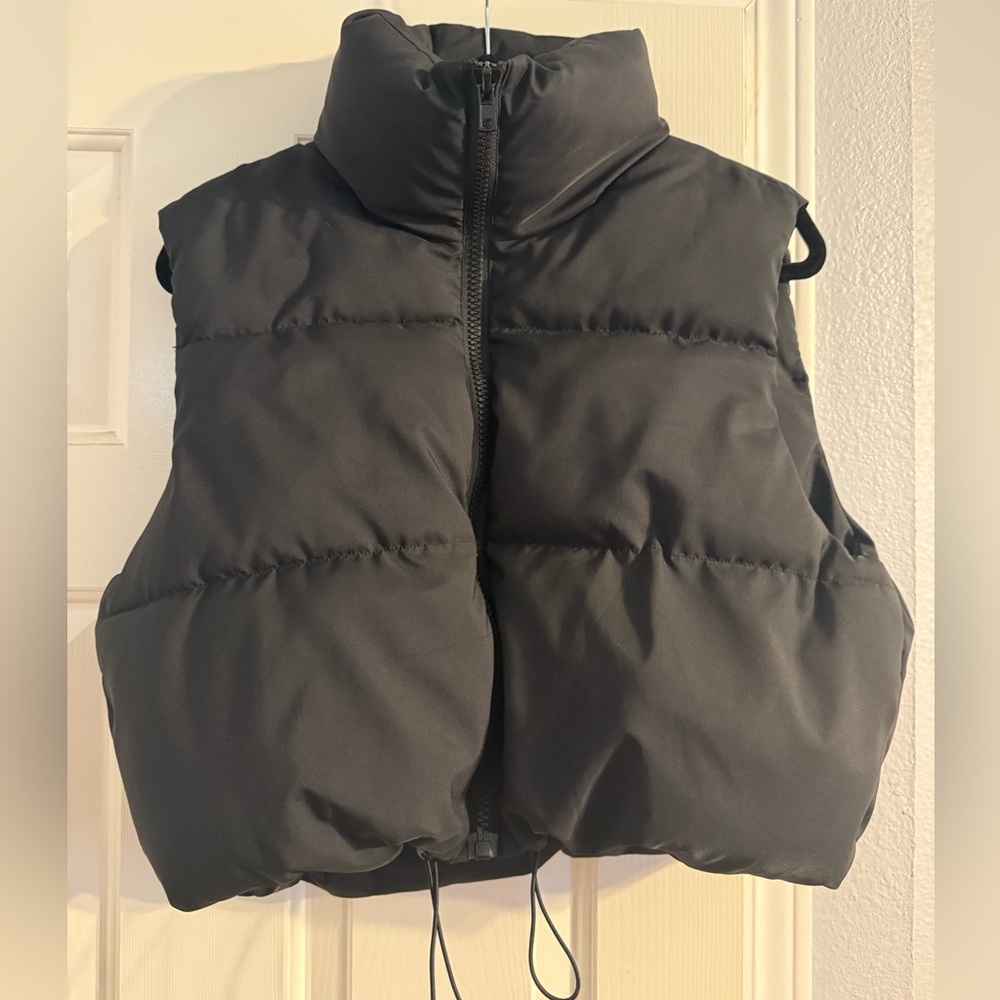 Black Cropped Puffer Vest for Women